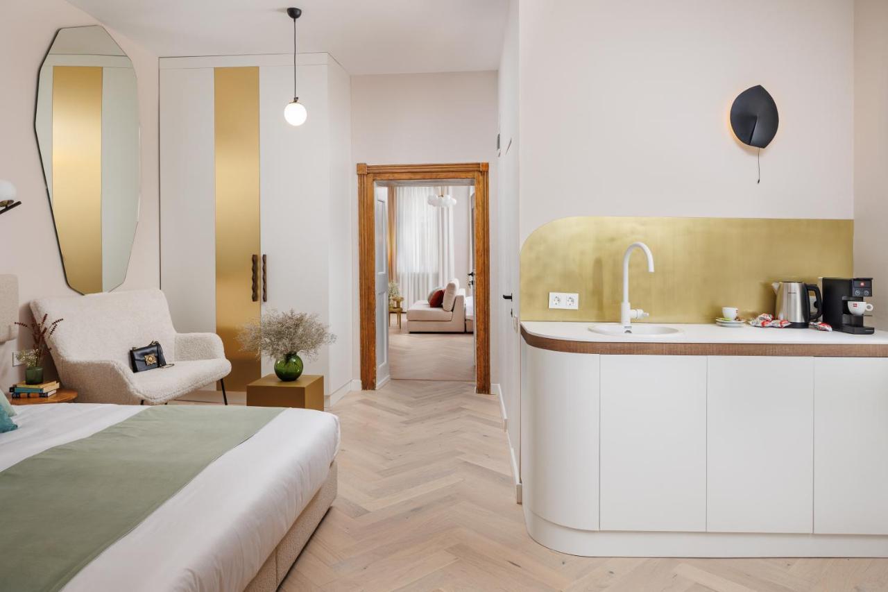 Aries' Collection Luxury Suites Брашов Экстерьер фото